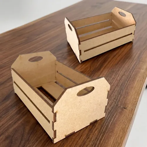 Dois mini caixotes de MDF natural para decoração de festas