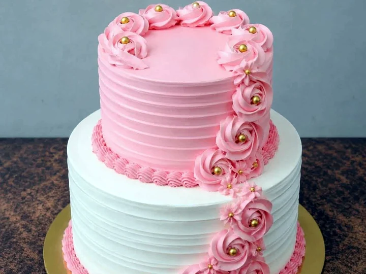 Bolo confeitado feminino - 2 kg